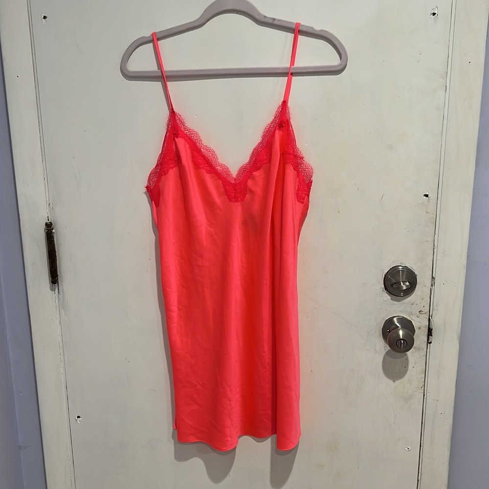 Victoria’s Secret Hot Pink Silky Nightgown / Lingerie - almost new !